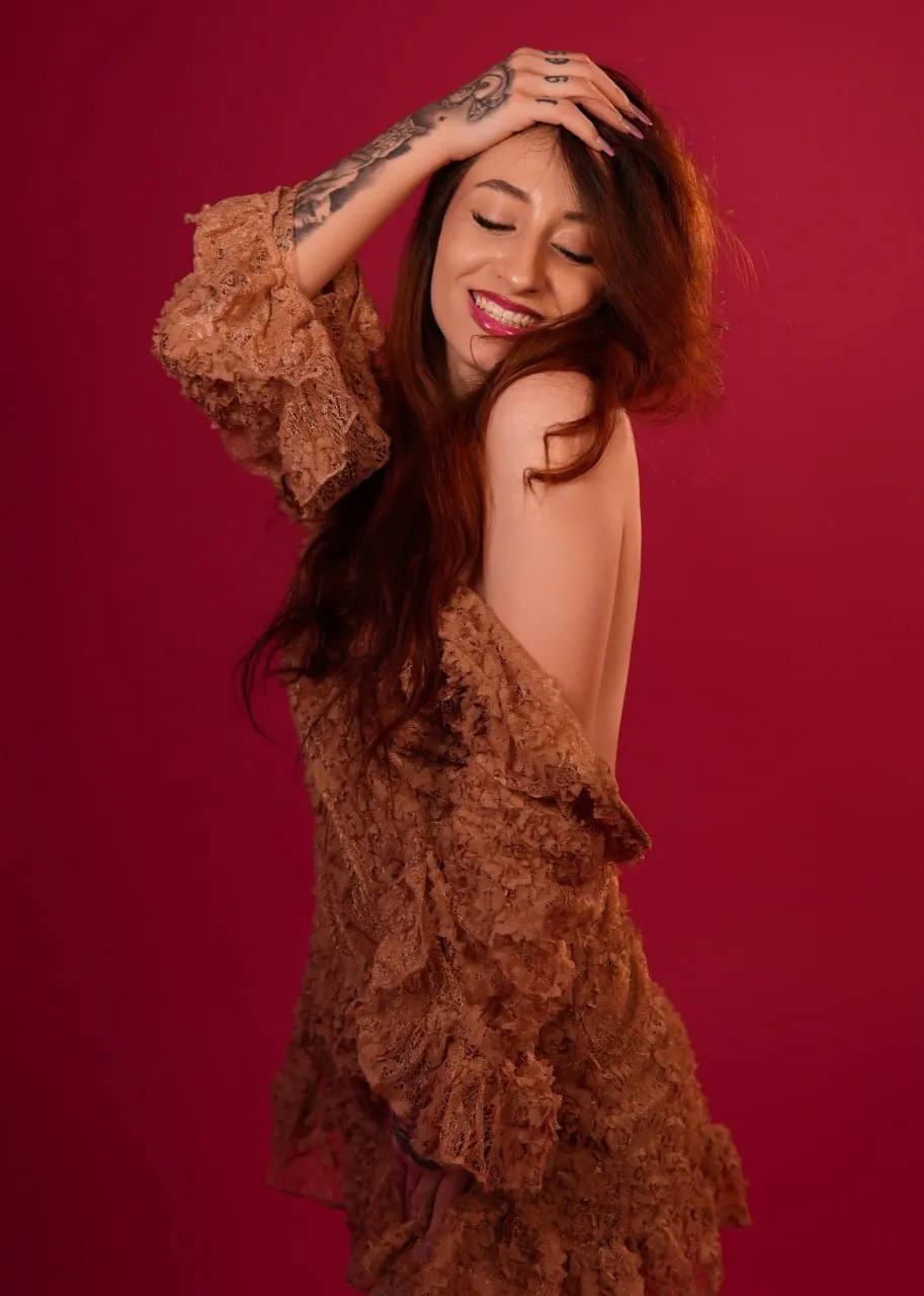 Performer AuraM00n Photo 3