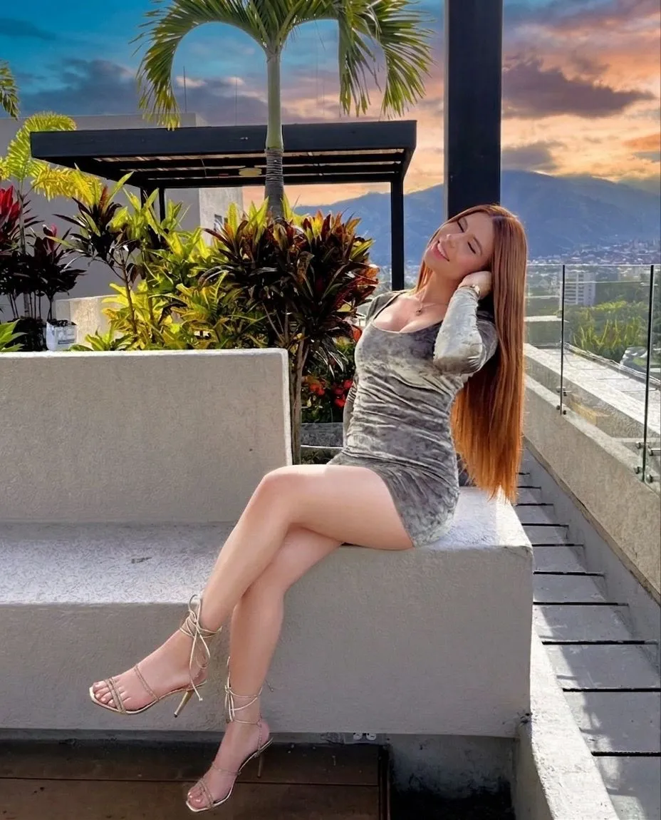 Performer LilyPoison Photo 4