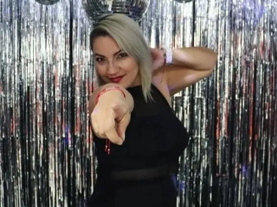 Performer HeidyMilf Photo 2