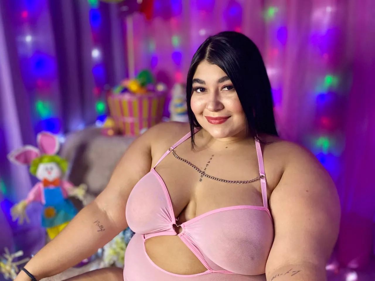 Performer Mia_Thick Photo 1
