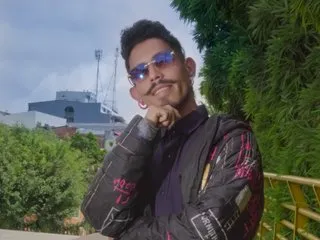 Imagen de perfil de modelo de cámara web de NoahTylor