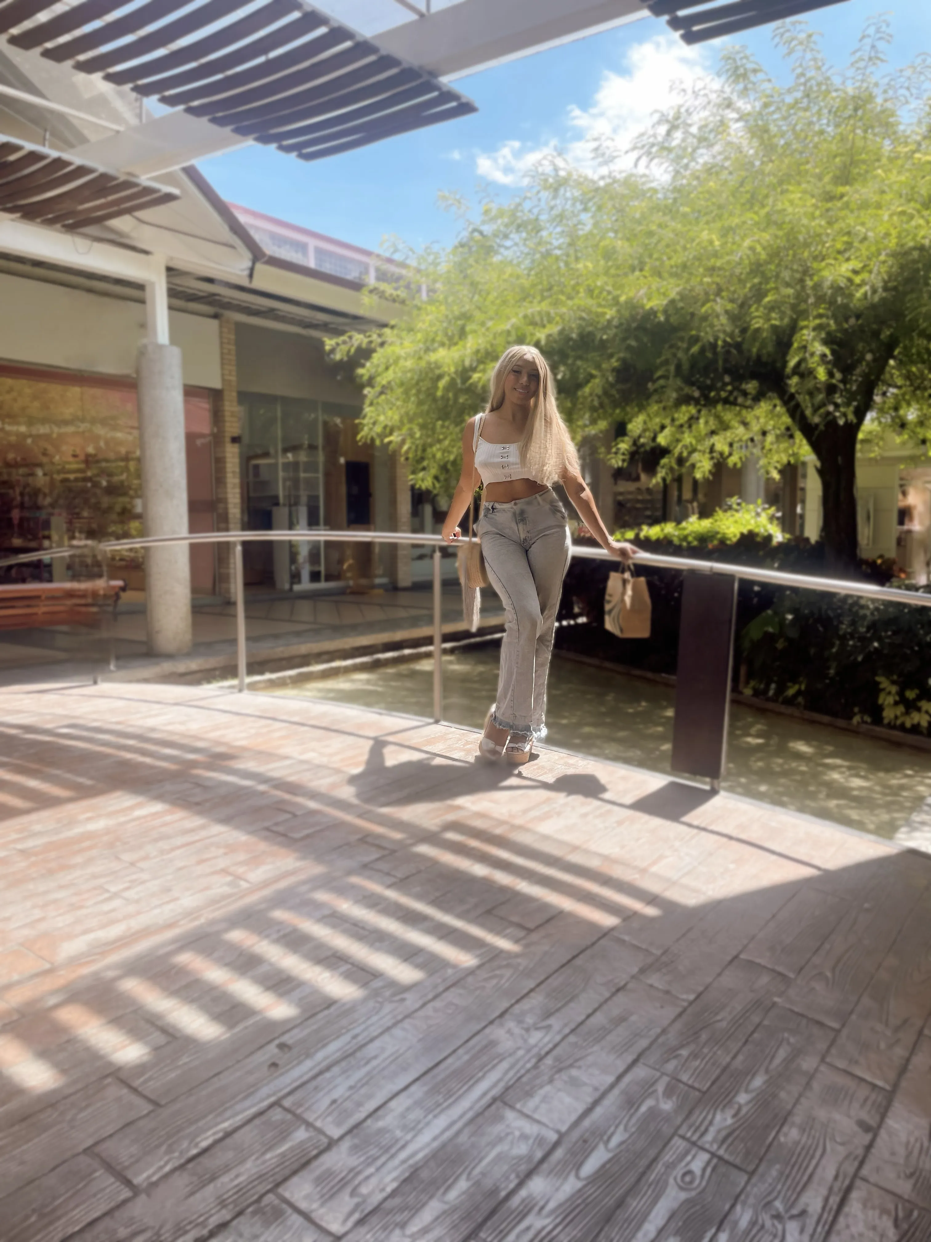 Performer SaraWinehouse Photo 2