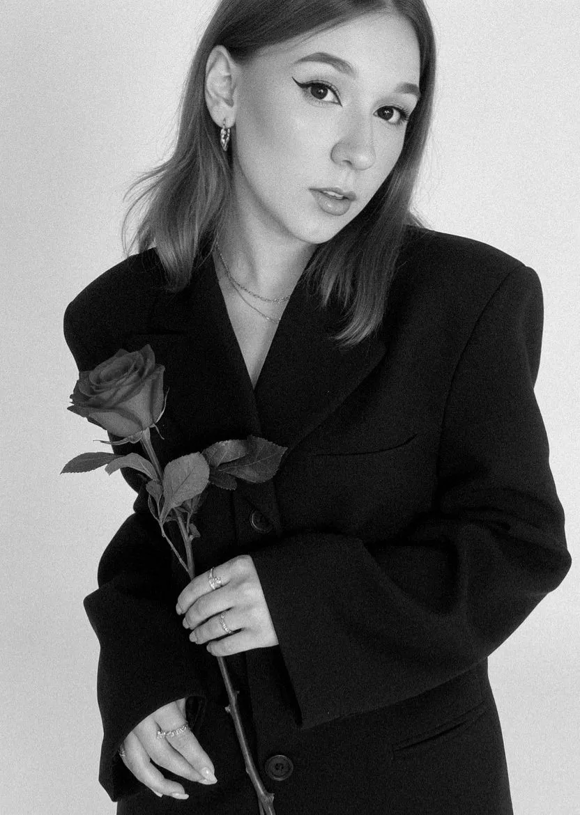 Intérprete Mia_brand Foto 6