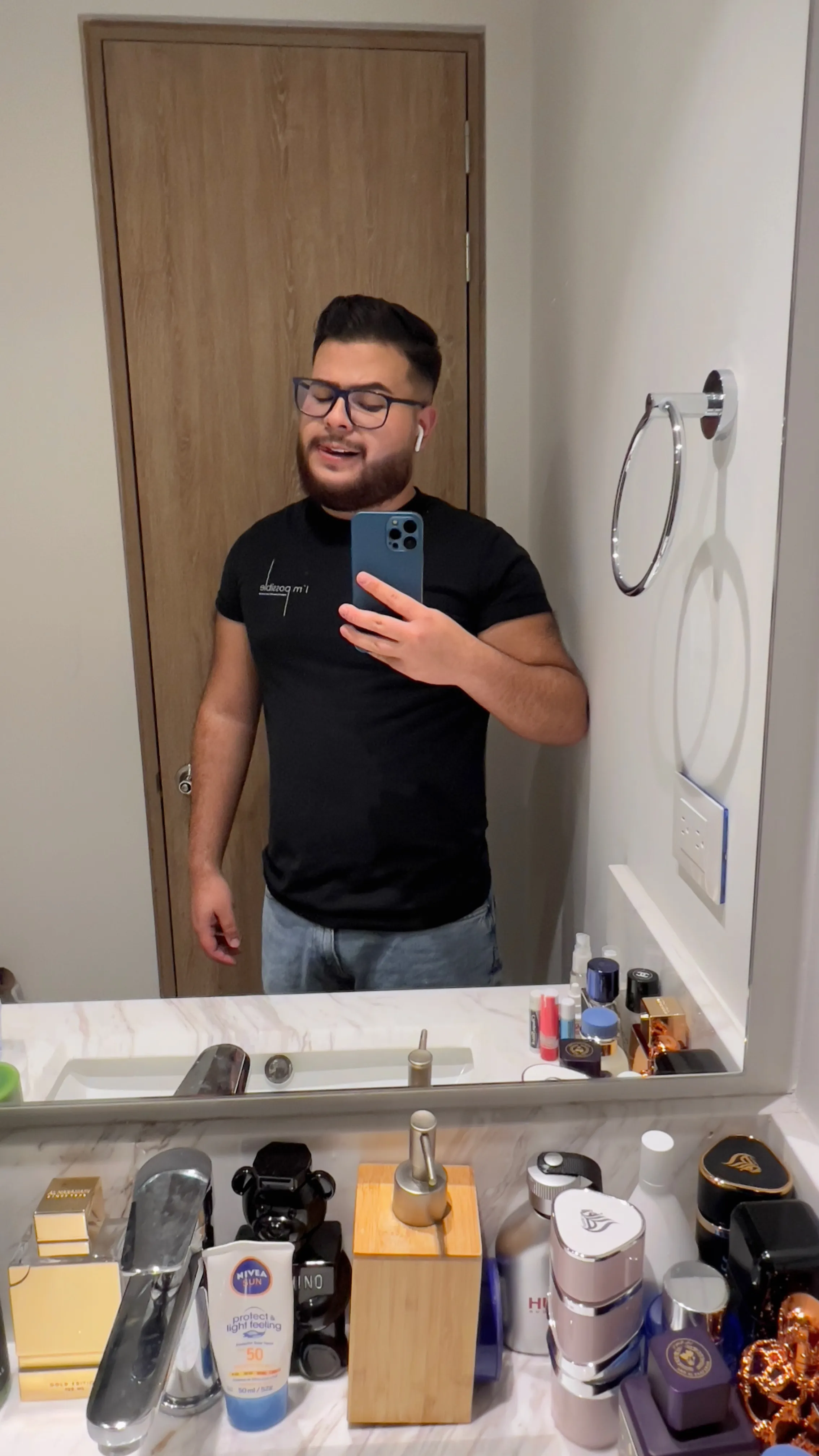 Performer Evanleon Photo 3