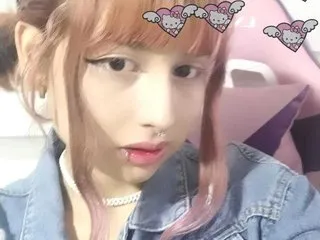 Tsumugi immagine del profilo del modello di cam