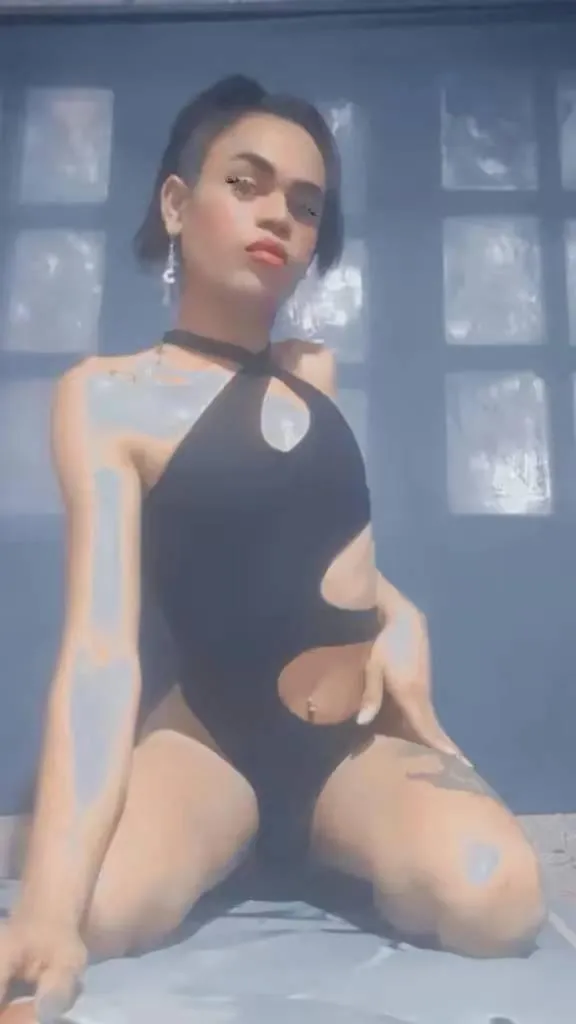 Performer soffiatirtyy Photo 3