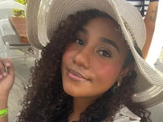 MysticRose_X profilbild på webbkameramodell