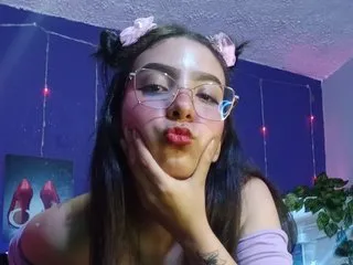 LindaPrettyxx live cam
