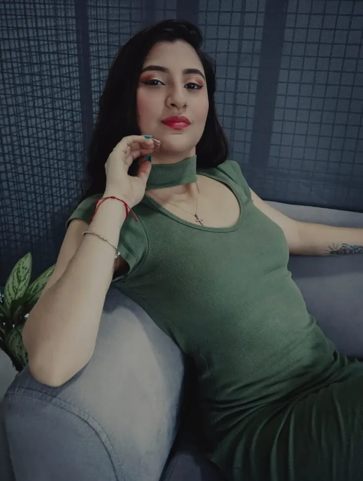 Performer ZoeHillss111 Photo 4