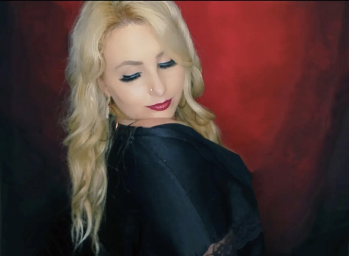 Performer GoddessNyxara Photo 12