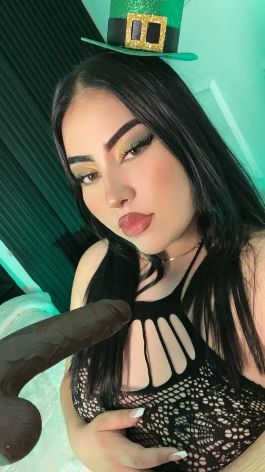 Performer Emberrvelvet Photo 3