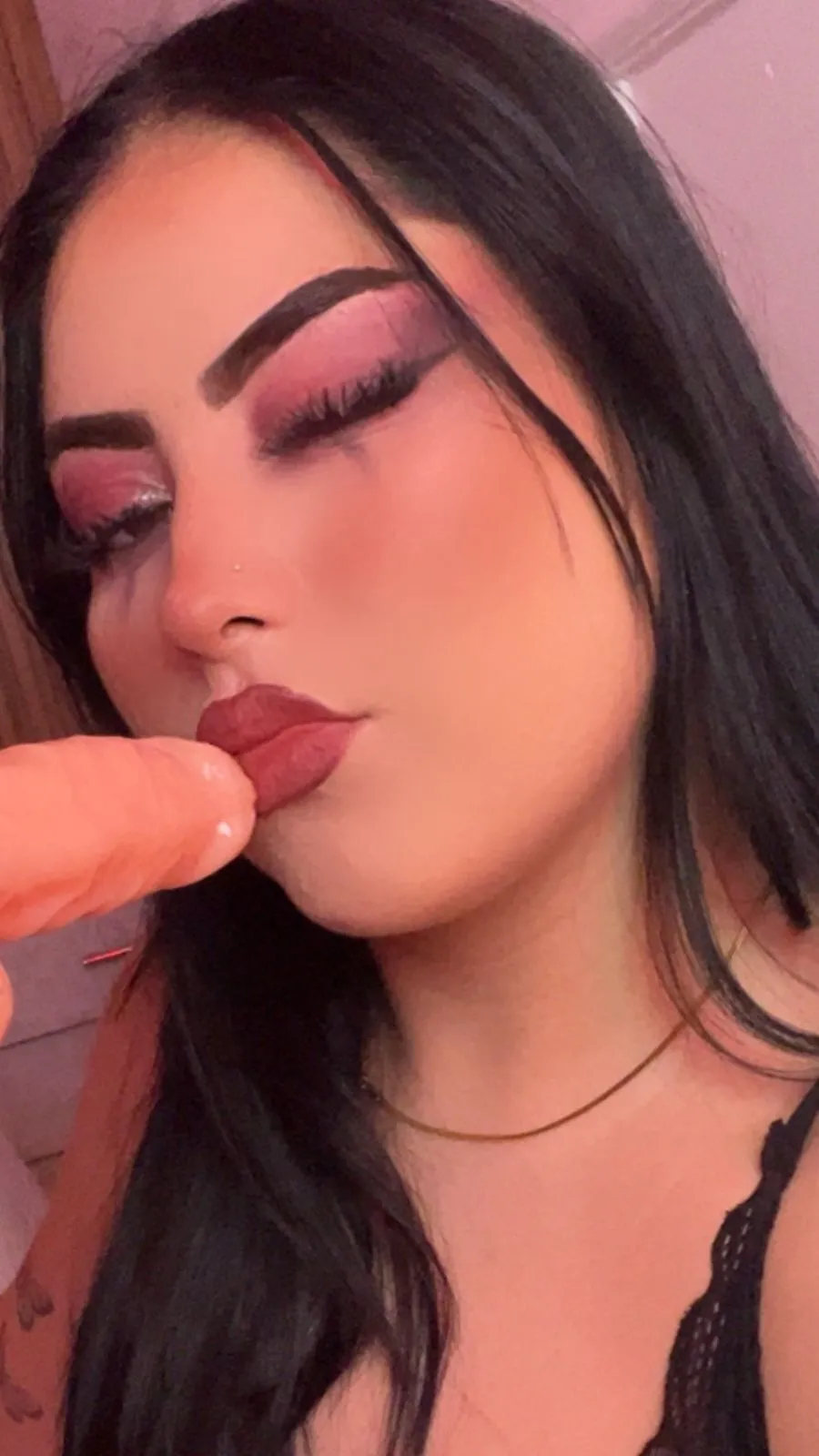 Performer Emberrvelvet Photo 8