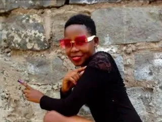 Prettyemy21 profilbild på webbkameramodell