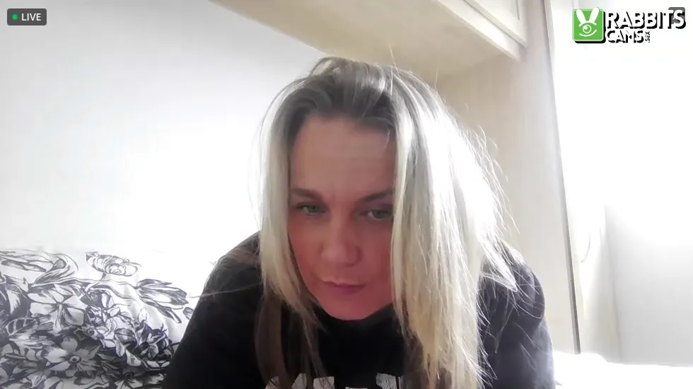 Interprete HotBlondeLara_xo Video 1