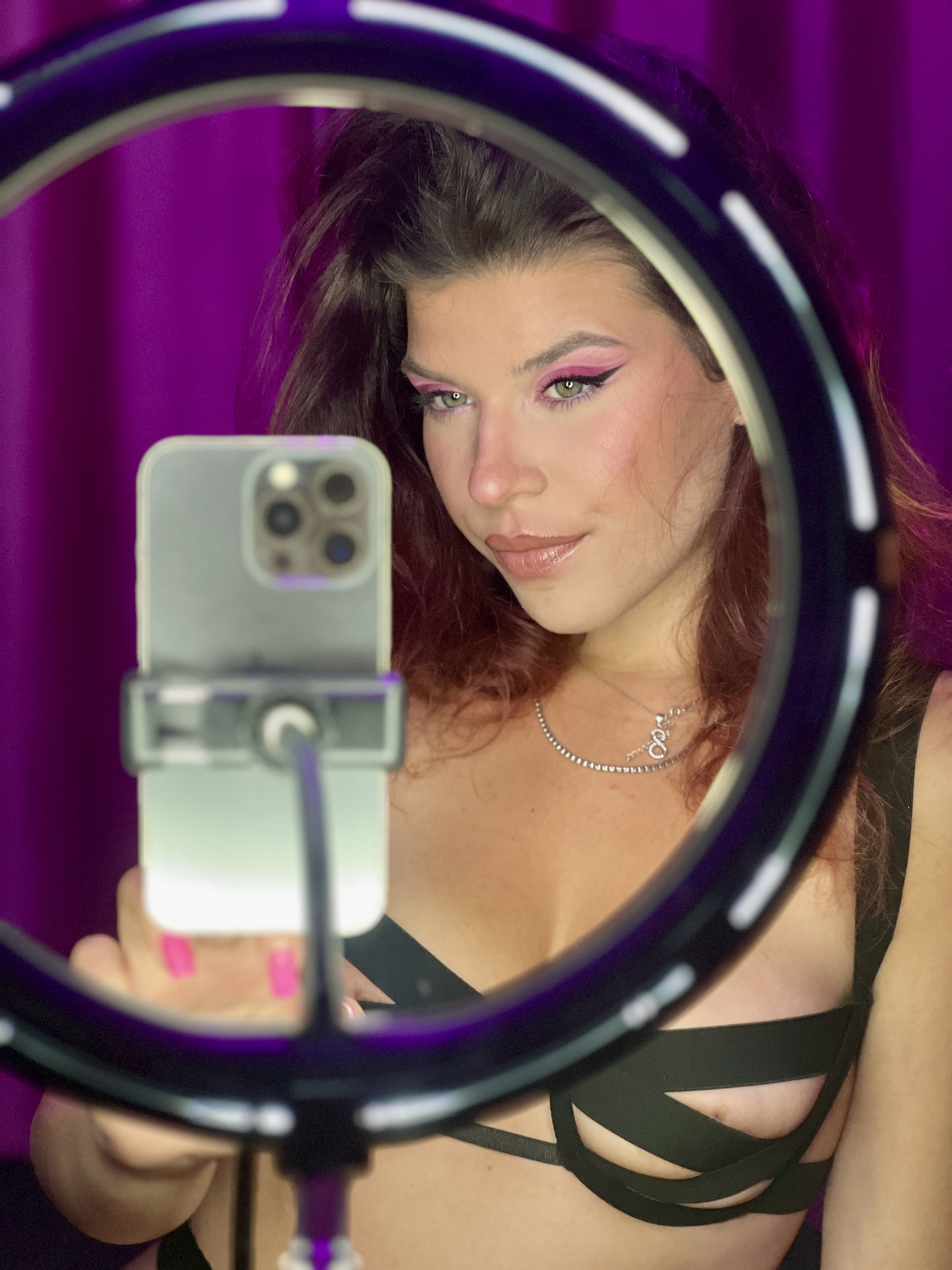 Artista RiriRoseey Foto 3