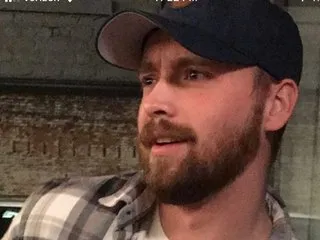 At100