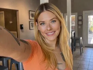 BlondeRebelXOXO cam model profile picture