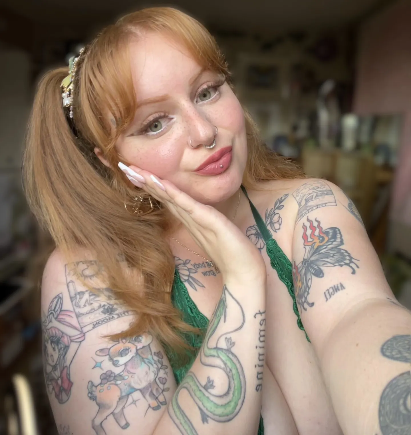 Performer babydollred Photo 2