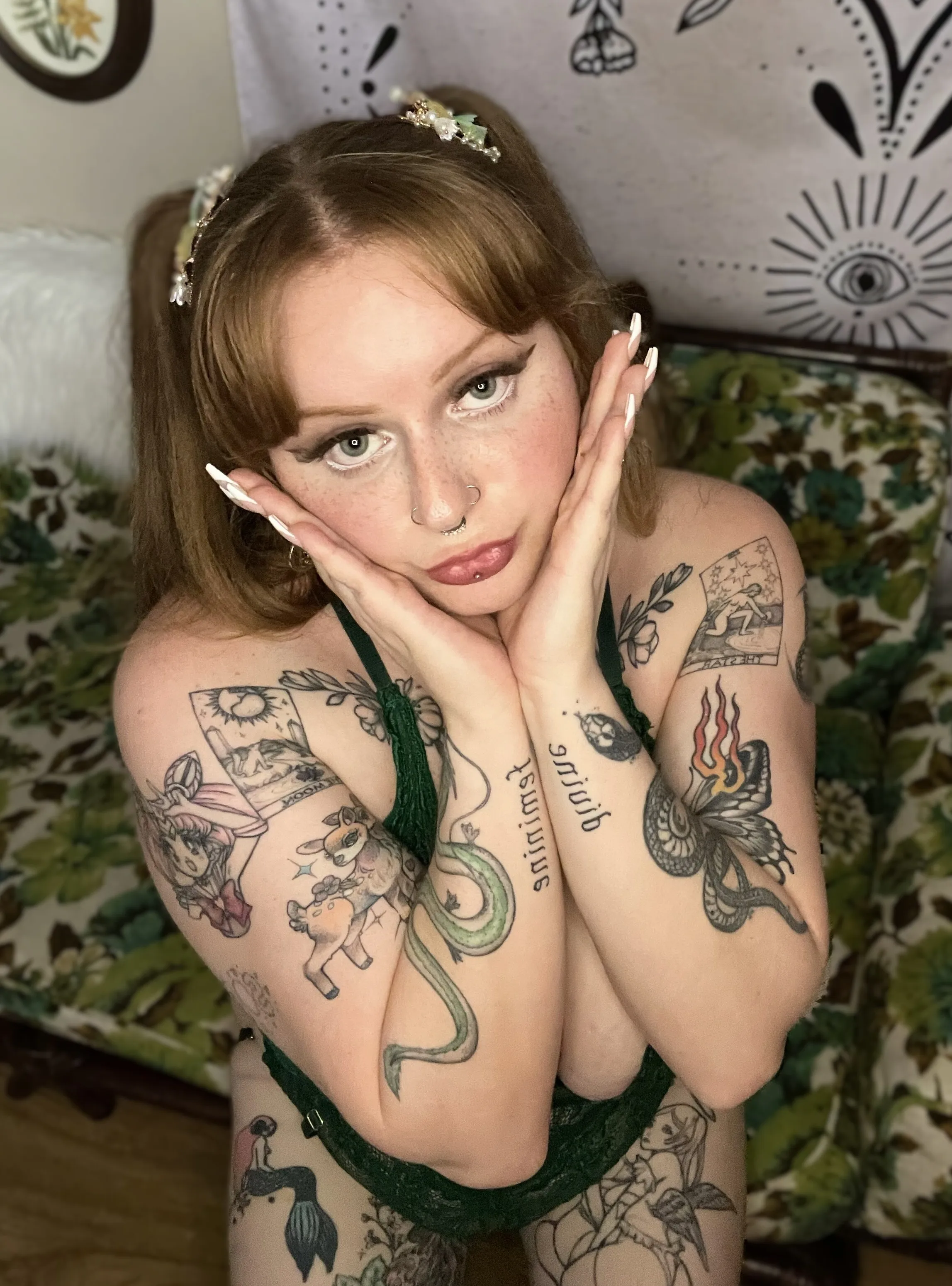 Performer babydollred Photo 4