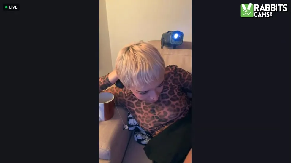 Interprète OfficialMelNoremi Vidéo 1