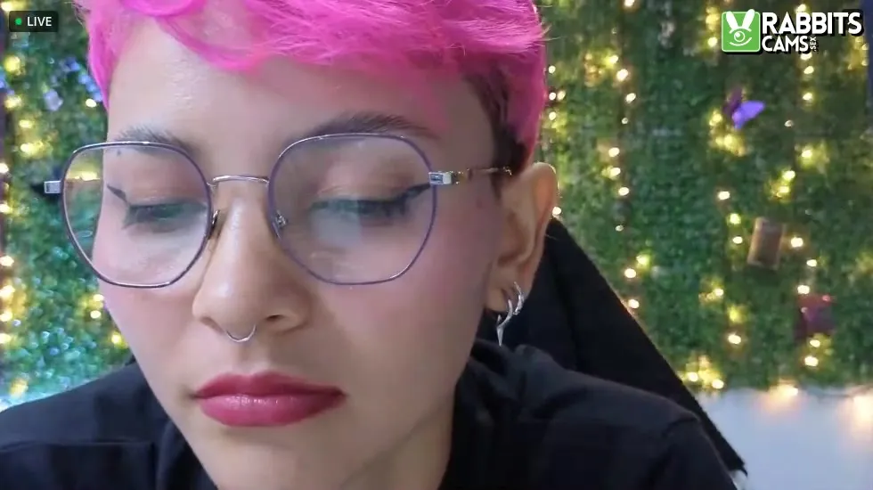 Artist Hannah27 Video 1