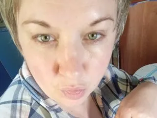 Juli_Bond