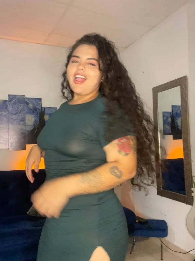 Interprète curvyhotxxx Photo 6