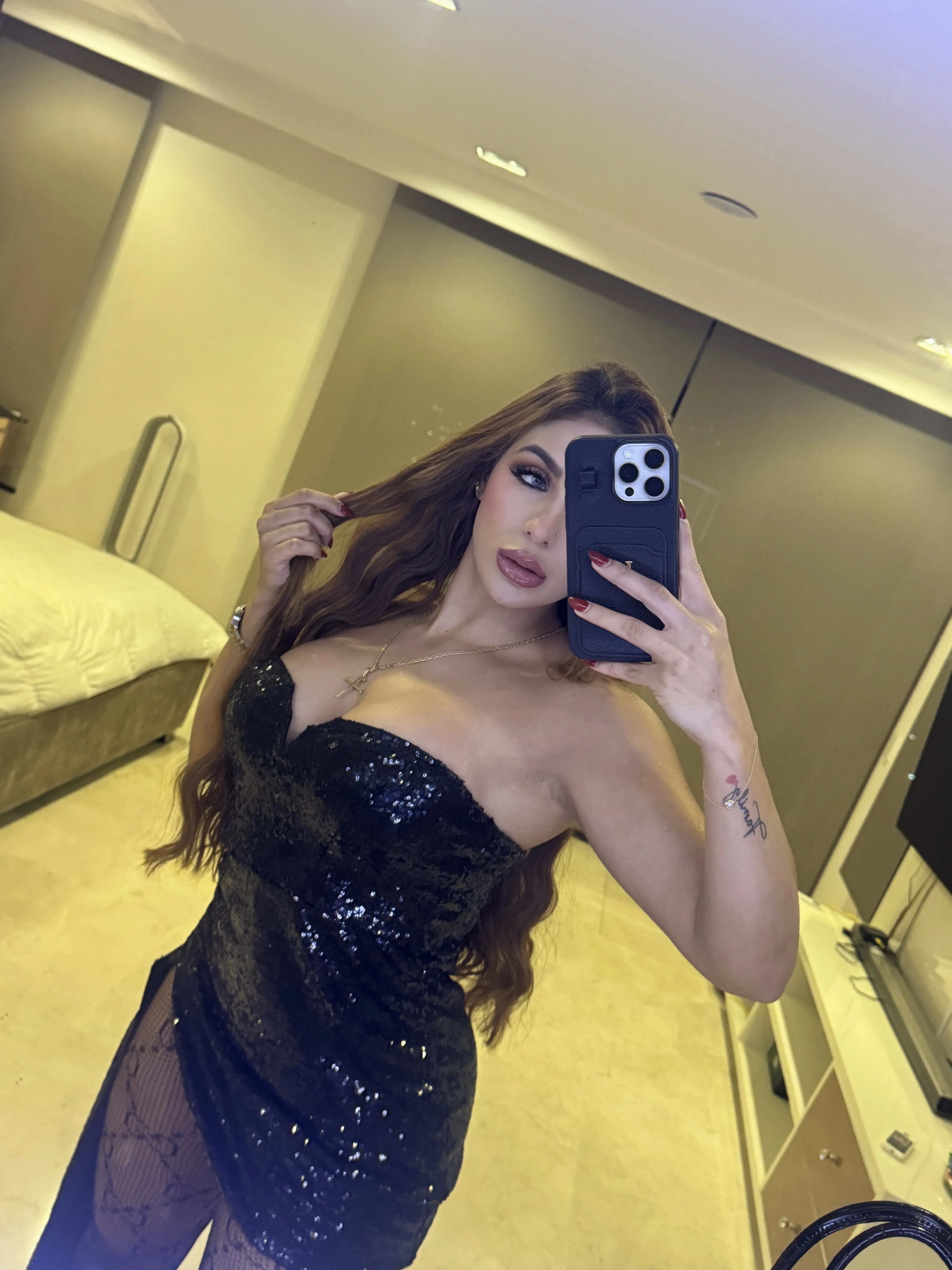 Performer Mia_bond Photo 1