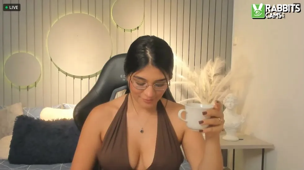 Artist AmelieCroftt Video 1