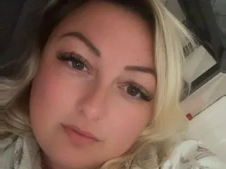 Image de profil du modèle de webcam CurvyQueen33