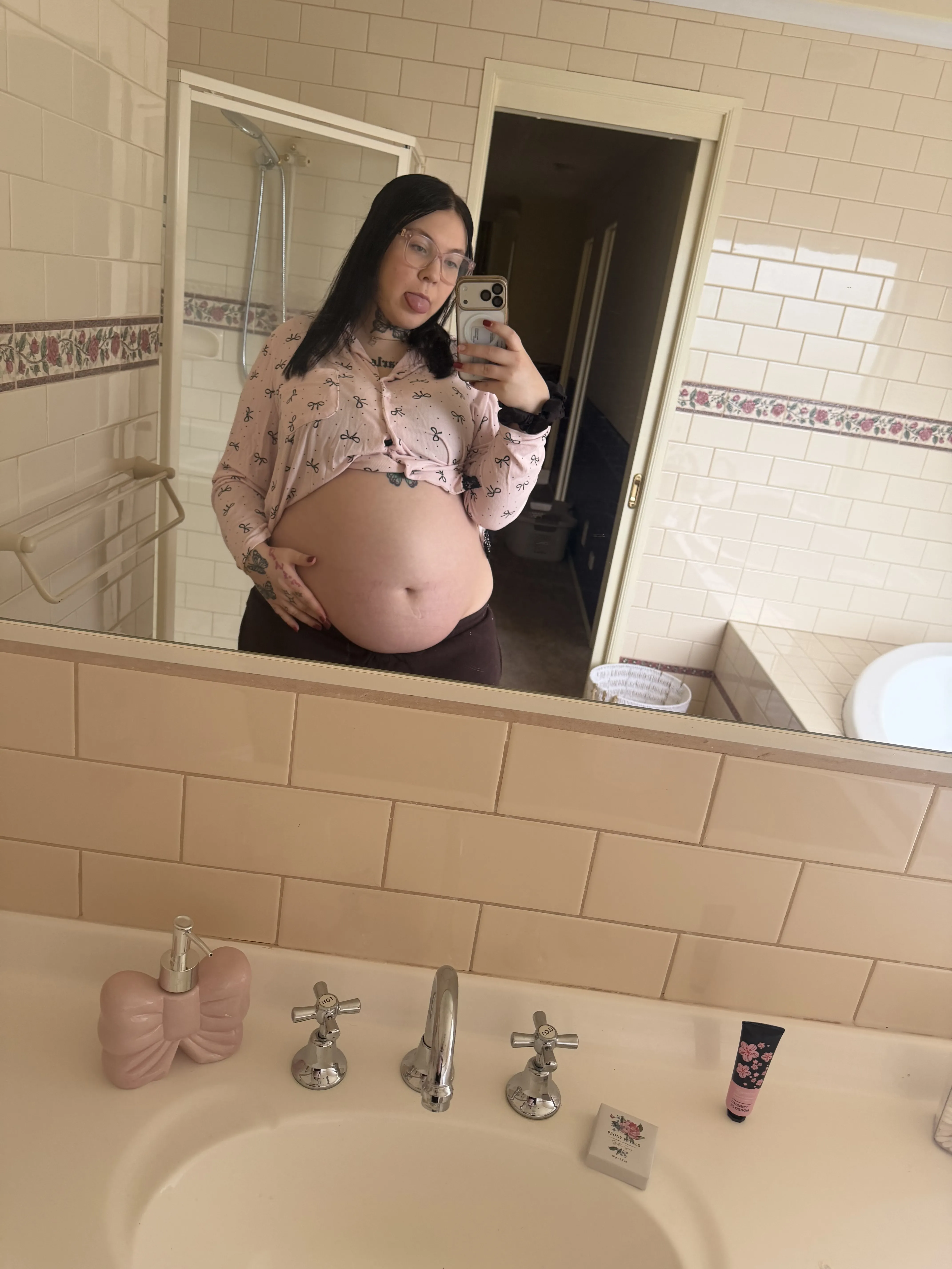 Intérprete PregnantDallas Foto 1
