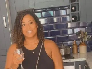 CurlyBrown22