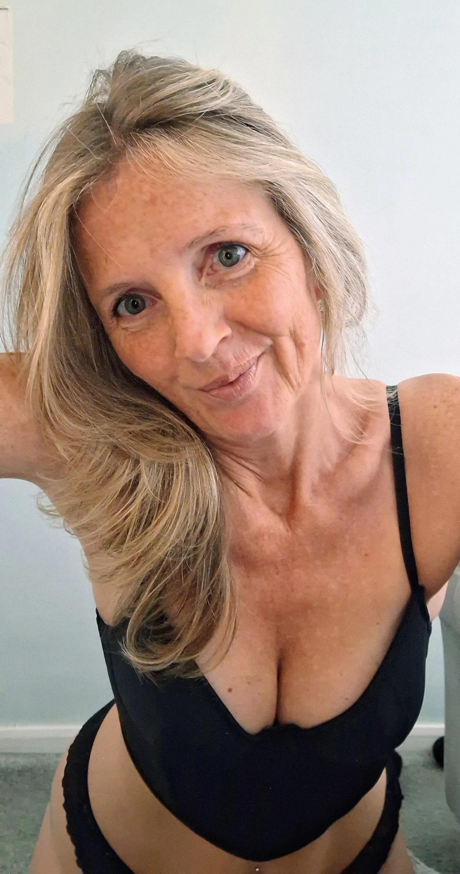 Interprète HotMatureLucy26 Photo 2