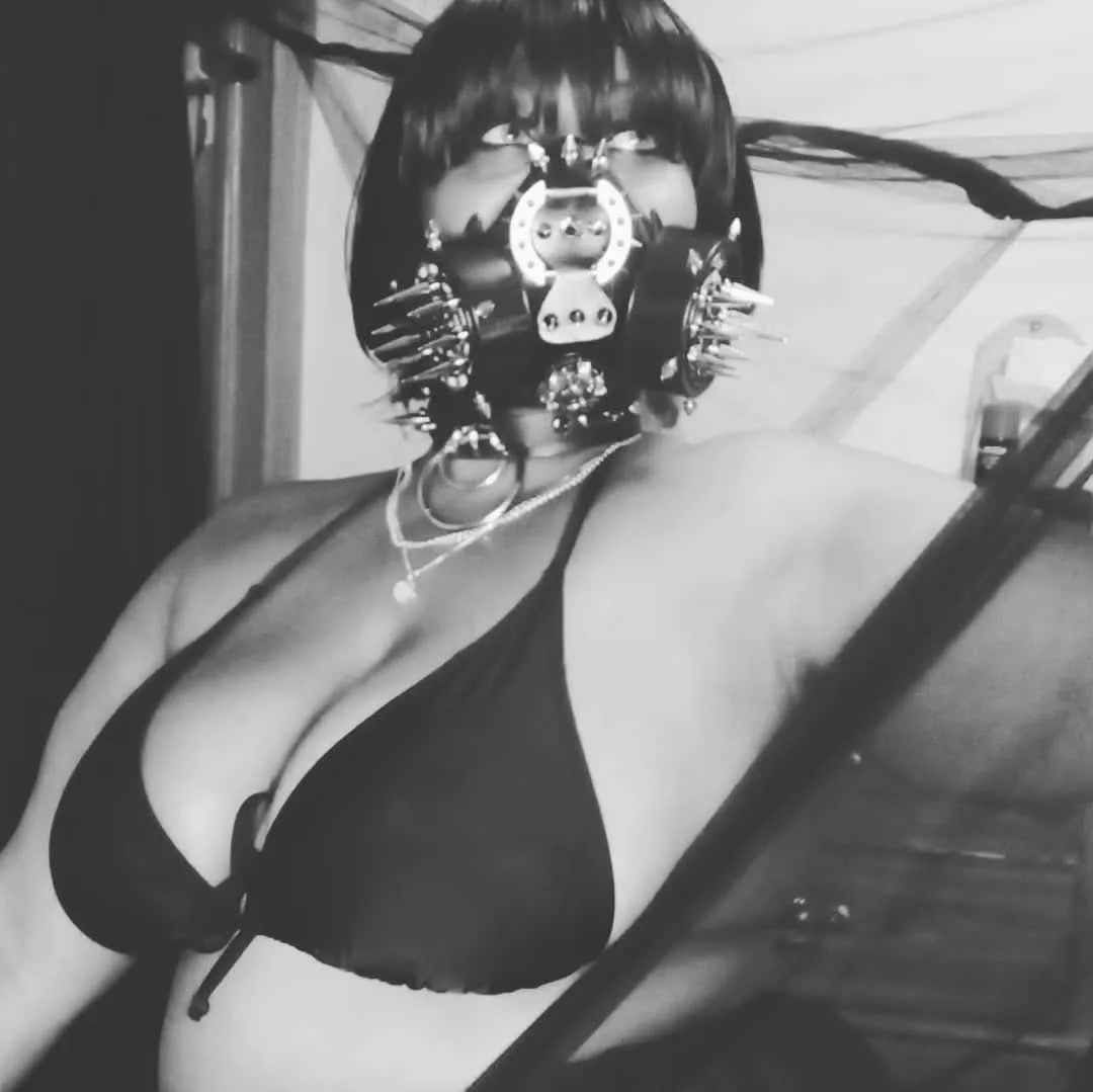 Intérprete MistressRoannaWidow Foto 1