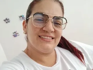 LuciaOlson immagine del profilo del modello di cam