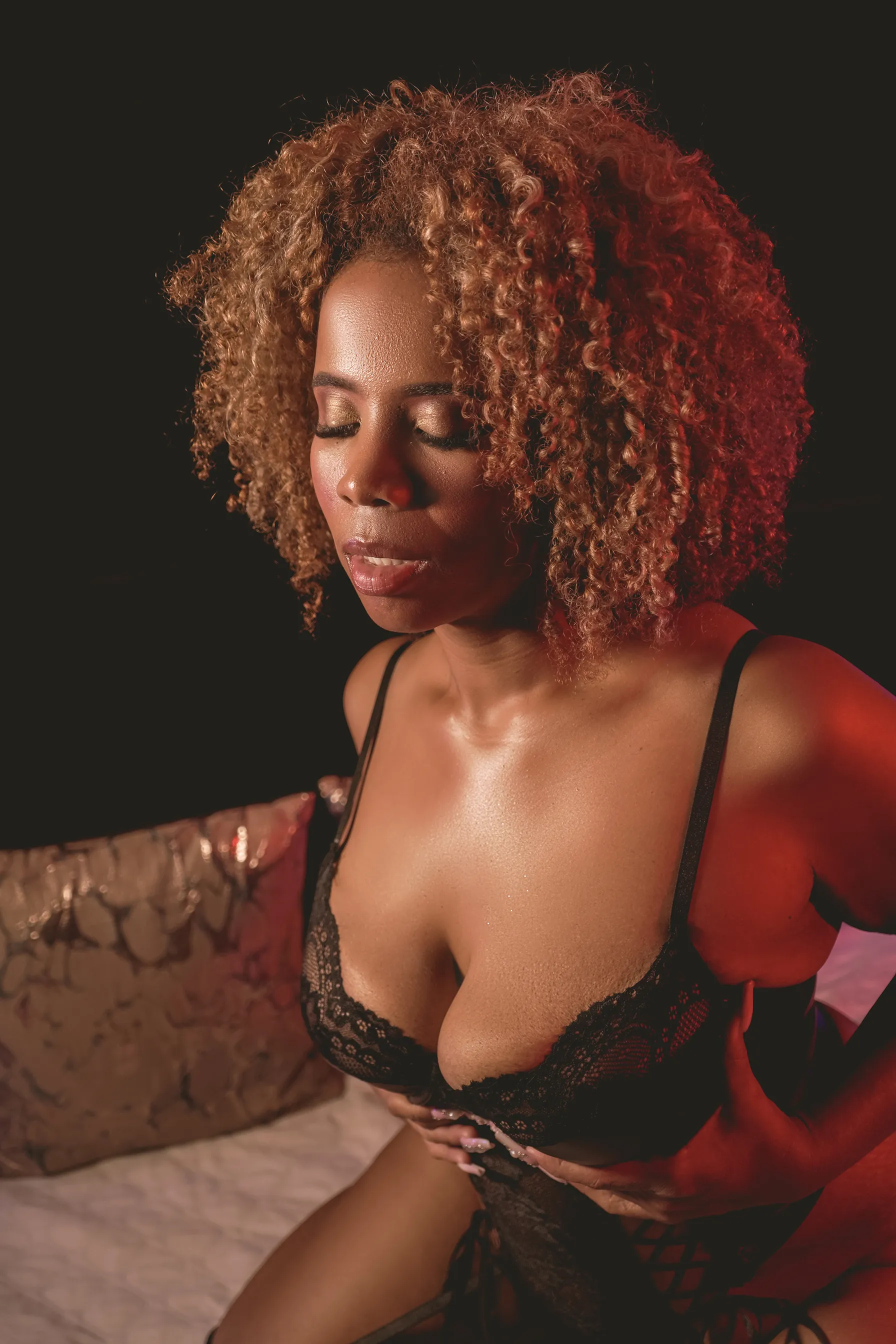 Performer Mia_Curly Photo 11