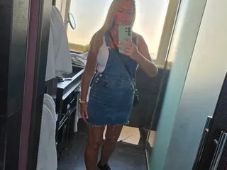 Naughtyy_Elliee