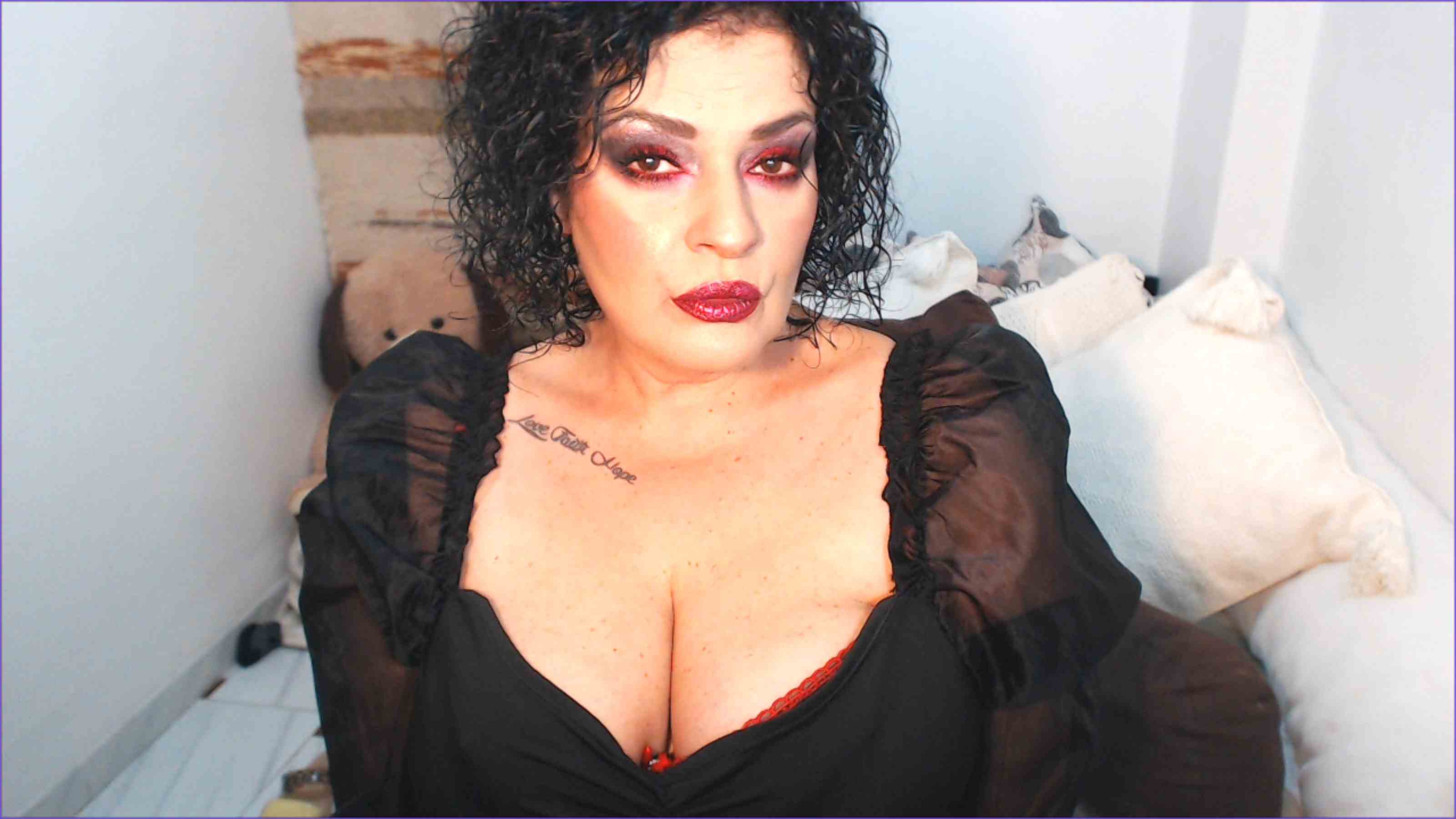 Performer SultryLola Photo 8