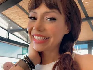 laratinelli profielfoto van cam model