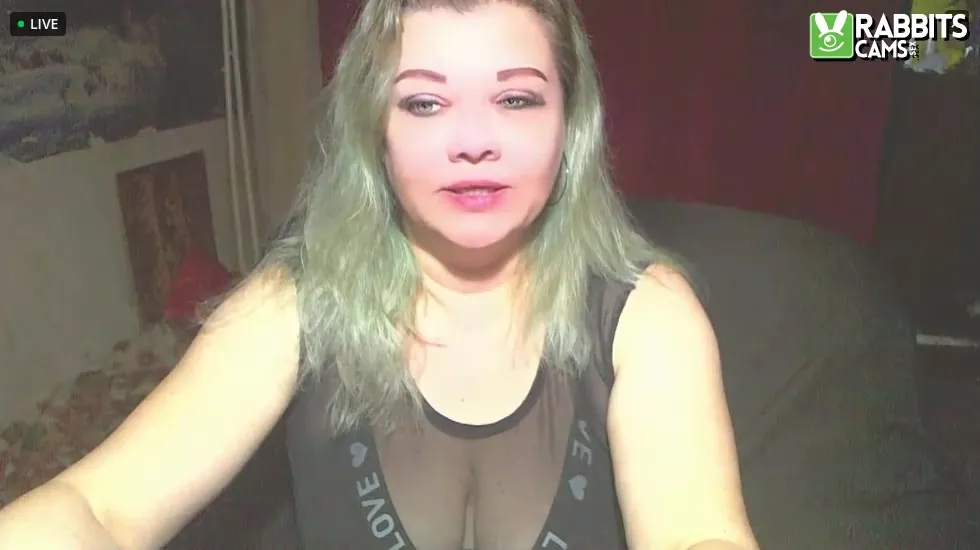 Performer yourbustysmoker Video 1