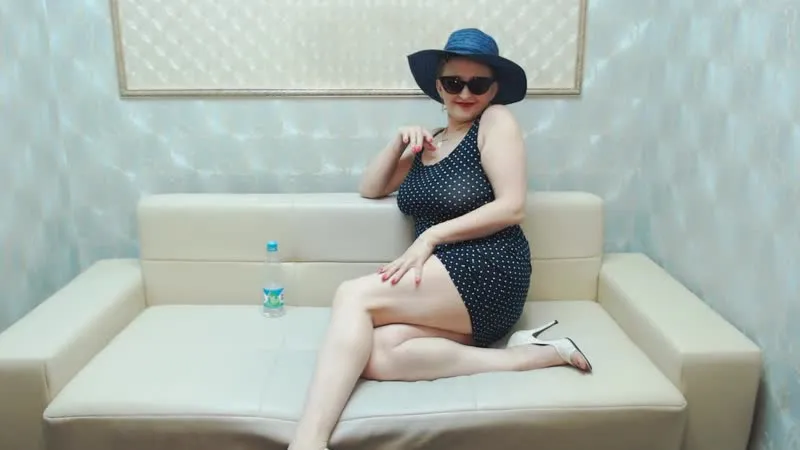 Performer MermaidCurves Video 3