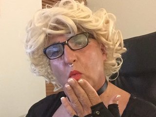 hard28wet profilbild på webbkameramodell