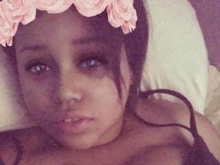 Suziesfullofcum profilbild på webbkameramodell 