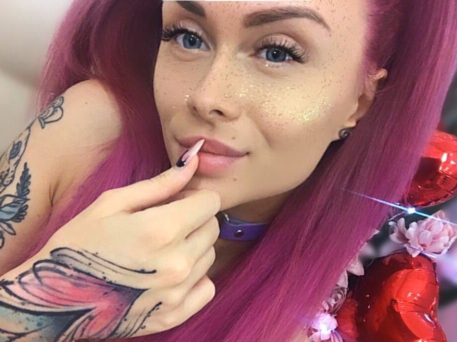 Alice_Pink profilbild på webbkameramodell 