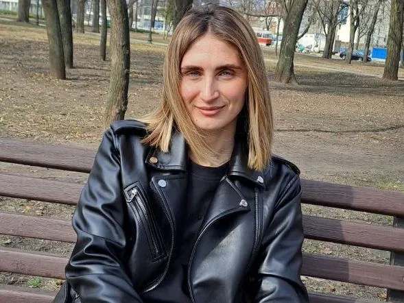 Emelli_lon profielfoto van cam model