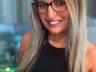 AlisonHomeAlone live cam