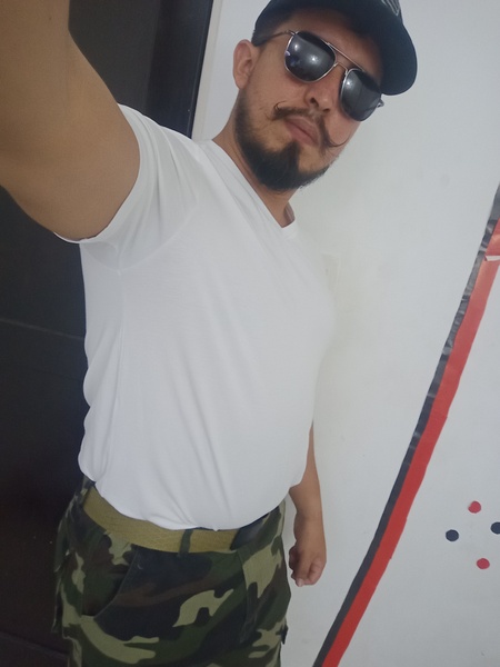 Performer KalethBigDickx Photo 2