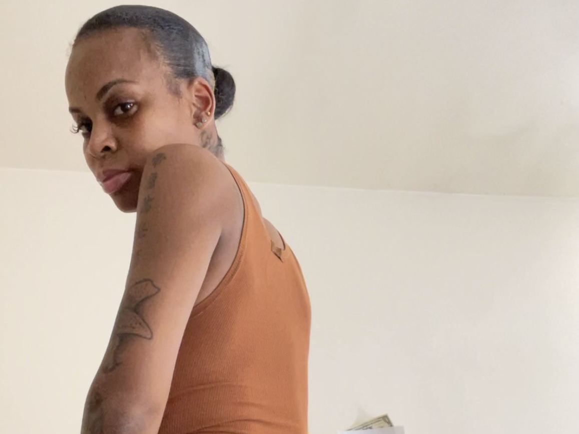 Prettypat cam model profile picture