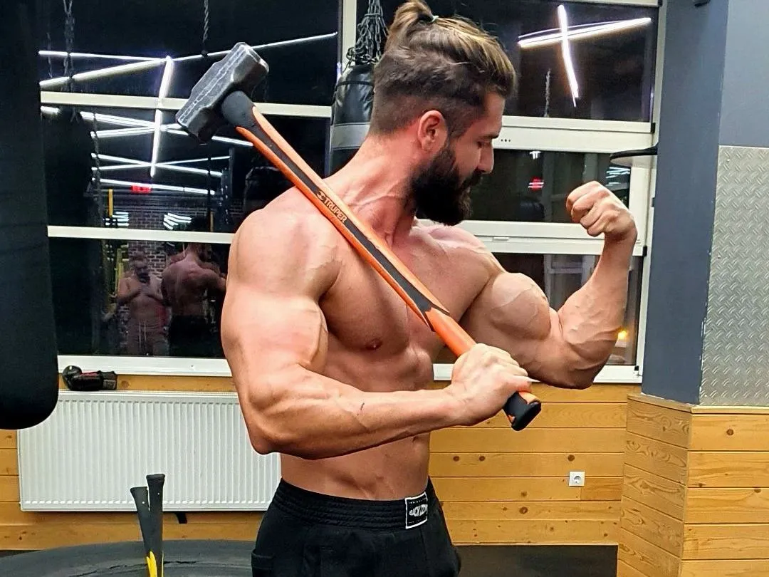 AdonisDenis profilbild på webbkameramodell