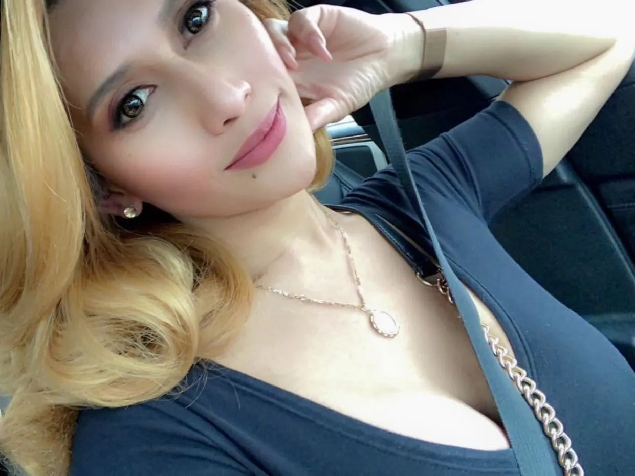 SexiliciousIVY cam model profile picture